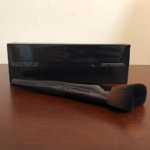 LAURA MERCIER Glow Powder Brush